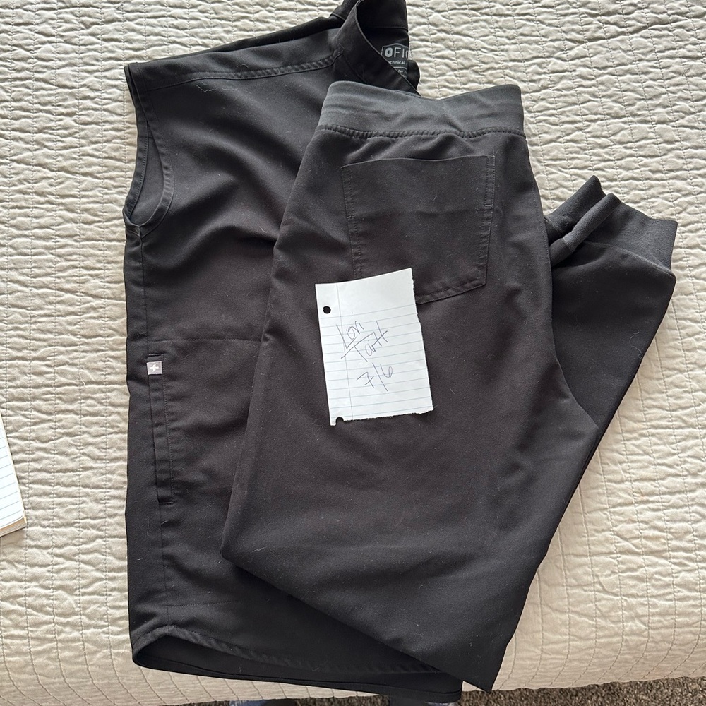 FIGS Black Rafaela oversized scrub top-size small and Zamora Jogger-Style pant
